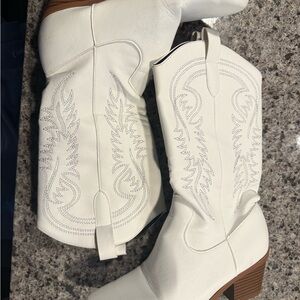 Costume White Western Embroidered Boots